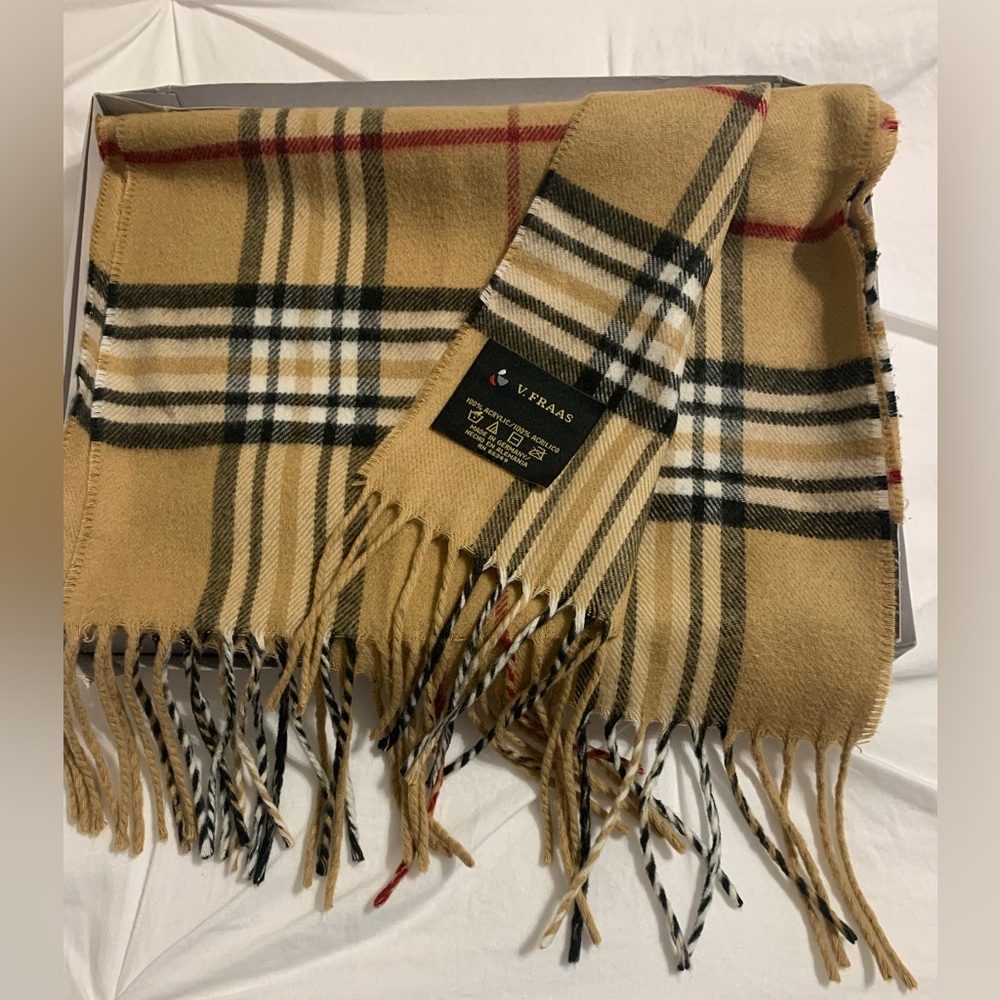 Burberry style V. FRAAS Plaid Scarf in Beige and Black made in Germany